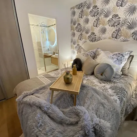 One-bedroom With Jacuzzi Apartament