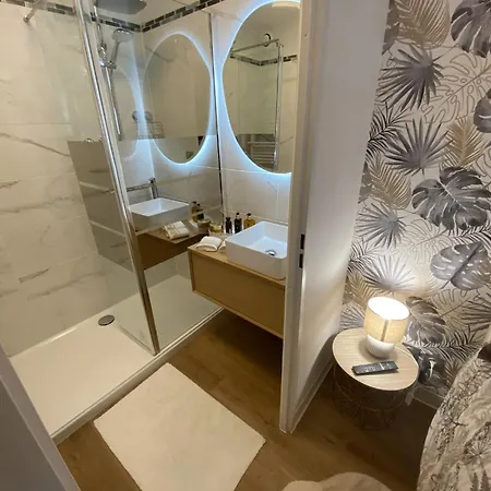 One-bedroom With Jacuzzi
