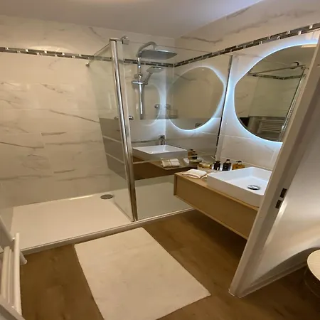 One-bedroom With Jacuzzi *